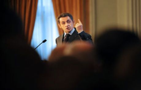 İtalya'dan Sarkozy'e: Şimdi Gül Palyaço