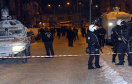Saldırıdan Sonra Polis Aracı Taranmış