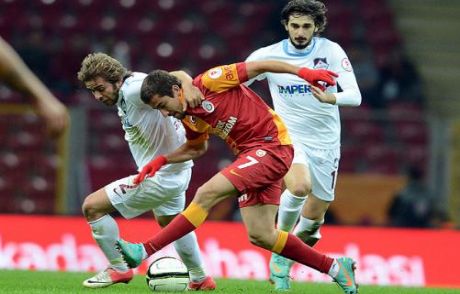 Aslan Kupada Havlu Attı!