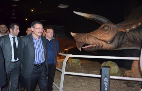 Melih Gökçek Jurassic Land'ı Gezdi
