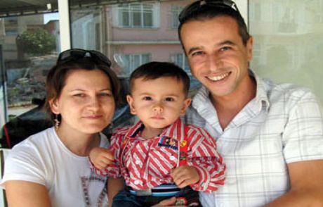 Eşi Ve Çocuğunu Öldürüp İntihar Etti