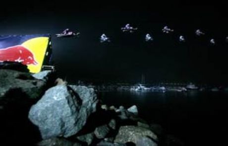 Kar Motoruyla 125 Metre Uçtu