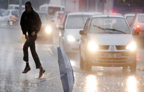 Antalya'da Şiddetli Yağış Ulaşımı Vurdu