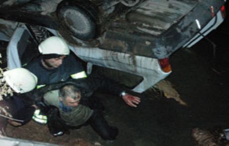 Alkollü Sürücü Aracını Dereye Yuvarladı