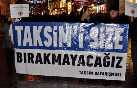İstiklal Caddesinde Demirören'i Protesto