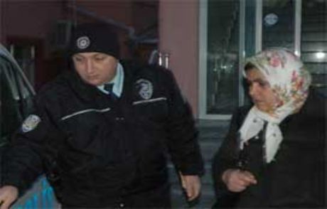 Eşini Dövüp -15 Derecede Sokağa Attı