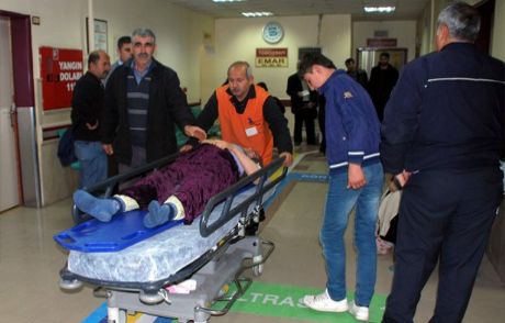 Motosiklet Yayalara Çarptı