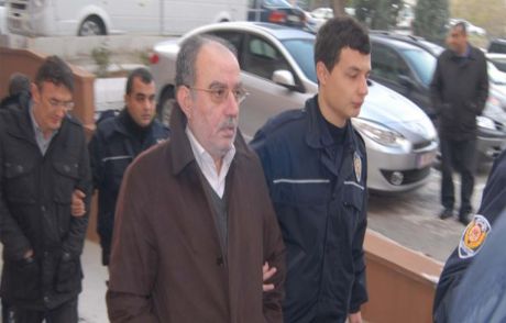 'çete'den Aranan Chp'li Başkan Teslim Oldu