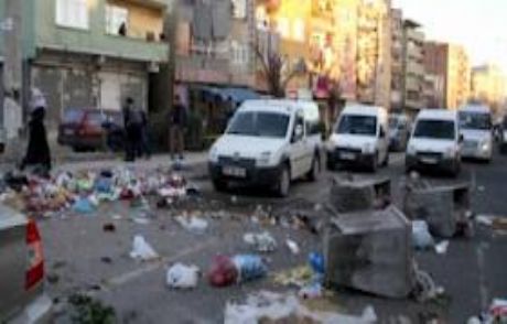 Polise Ses Bombalı Saldırı: 2 Yaralı