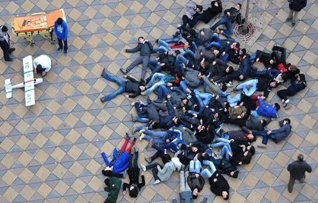 Dikkat Çekmek İçin Bayılma Numarası