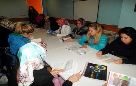 Kadınlar Kitap Okuyor