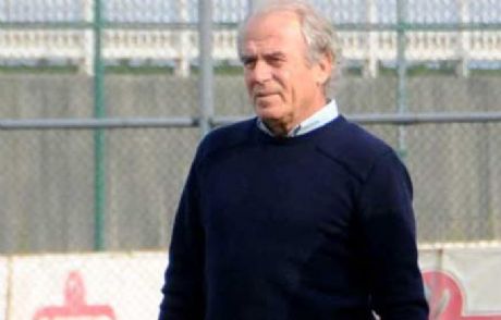Mustafa Denizli 11 Futbolcuyu Sildi