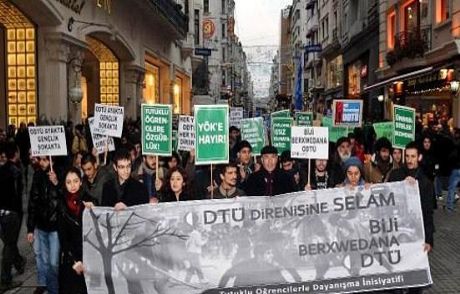 Taksim'de Odtü Protestosu