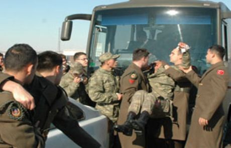 Askeri Araç Kaza Yaptı: 20 Asker Yaralı