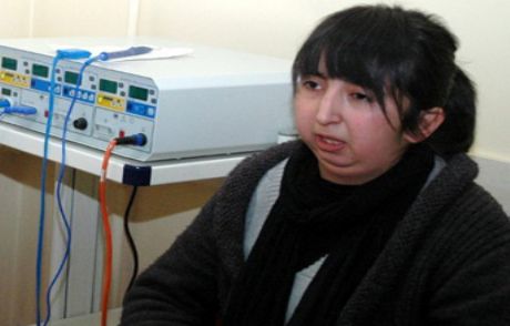 18 Yaşında İlk Kez Yemek Yedi
