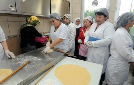 Kazaklar'a Bağcılarda Aşçılık Eğitimi
