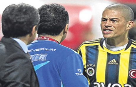 Alex'ten Twitterda 'kocaman' Sitem