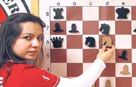Satrançtan Kazandığı Parayla Ev Satın Aldı