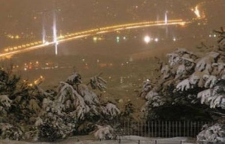Kar İstanbul'u Yeniden Beyaza Bürüdü
