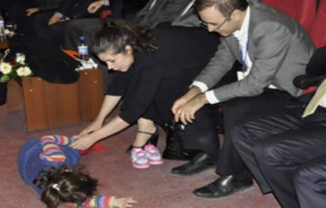 Anne Vekilin Kongrede Zor Anları