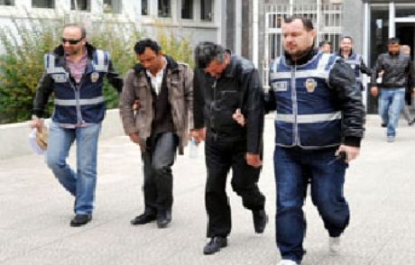 Cinlerine Adam Dövdürtmüş