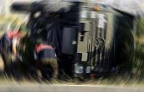 Askeri Minibüs Devrildi