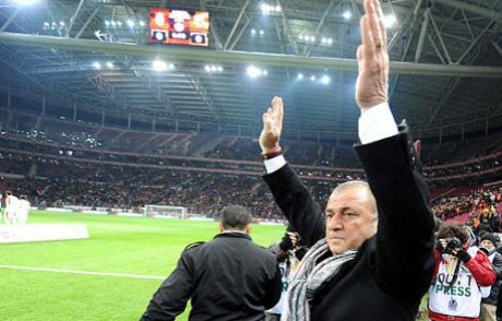Terim Gözyaşlarını Zor Tuttu!