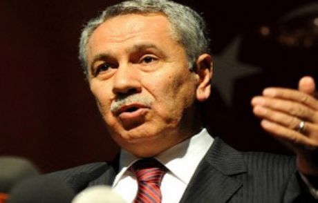 Arınç, Hastanedeki Ağabeyini Ziyaret Etti