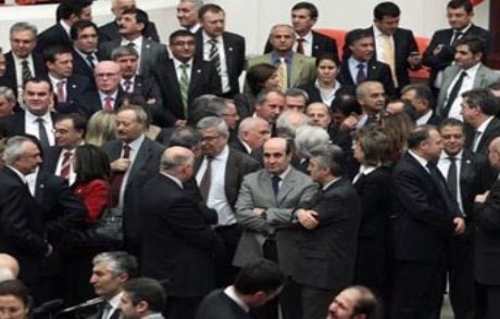 Genel Kurul'da İşgal!