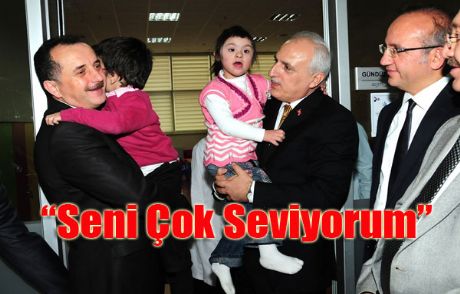 Sevgi Ve Şefkat Gözlerini Güldürdü