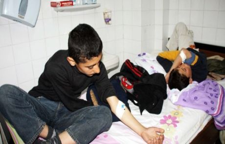 250 Öğrenci Zehirlendi