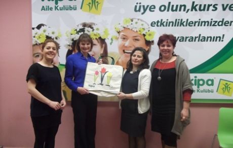 Yeni Çantalarında Çevreciliği Ve Stili Birleştirdi