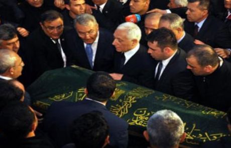 Haberal'a Mezarlıkta Ayıp Ettiler