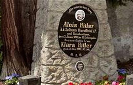 Hitlerler'in Mezar Taşı Kaldırıldı