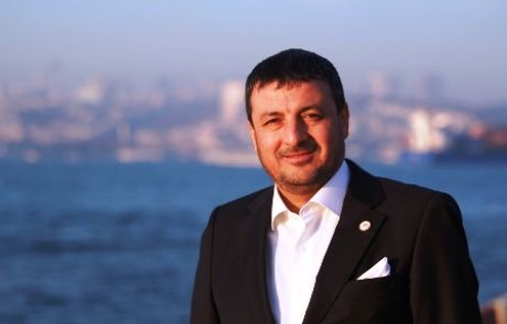 İkinci Kitabıyla Yine Bir İlki Gerçekleştiriyor!
