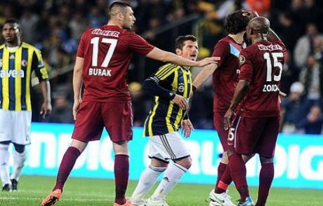 Emre Ve Beşiktaş'a İki Maç Ceza