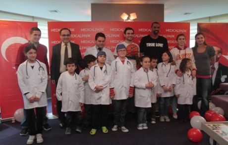 Basketbolcular Çocuklarla Bir Araya Geldi