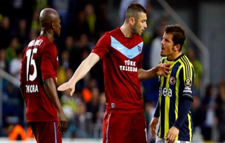 Fransızlar Emre'leri Karıştırdı!