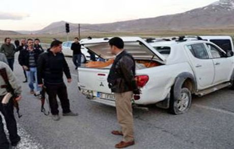 Esrar Dolu Kamyonet Polise Tosladı