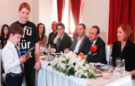 Egemen Bağış Fütüristleri Ağırladı!