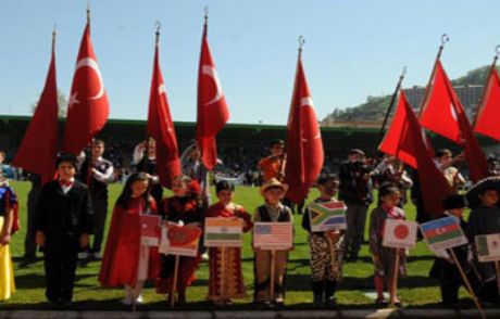 Valinin 'ırkçılık' Endişesi Yüz Yıkattı