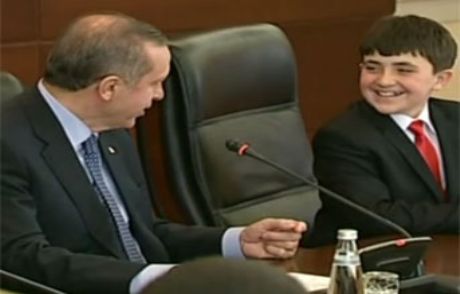 sen Bakansın, Aramızda Biraz Ciddiyet Olsun