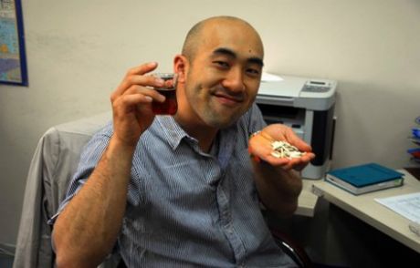 Japon Komori İlk Kez Çekirdek Çitledi