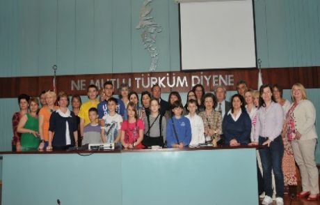 Avrupalı Konuklara Atatürk Heykeli
