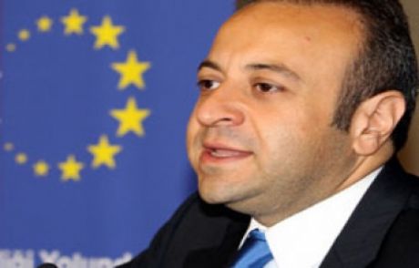 Der Standart'ta Makalesi Yayımlandı