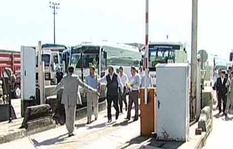 Minibüsçüler Gişeleri Trafiğe Kapattı!