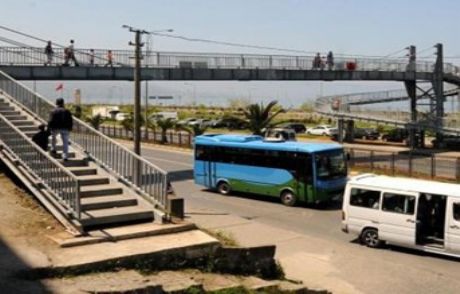 Bir Tarafı Rampa, Diğeri Merdivenli Üstgeçit!