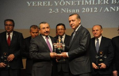 Başbakan Erdoğan Kime Ödül Verdi?