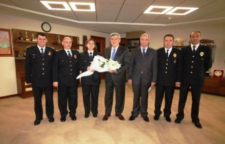Polisimizi Seviyoruz Ve Güveniyoruz