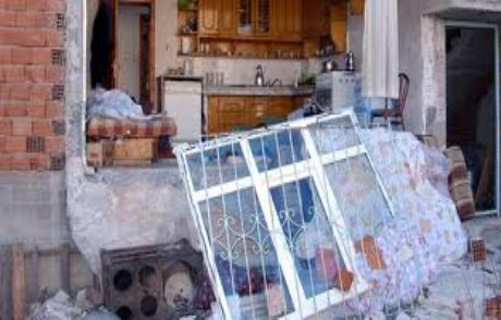 Taşova'da Balkon Çöktü